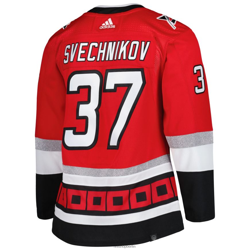 Männer NHL Carolina Hurricanes andrei svechnikov adidas rotes authentisches Pro-Primegreen-Spielertrikot zum 25-jährigen Jubiläum Kleidung BF680T425